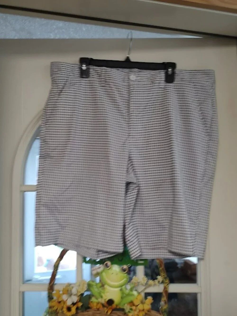 Izod Golf White Gray Checked Shorts Size Men's 40
